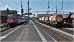 EC195 mit Cargo 421 394-8 in St.Margrethen bei der Ausfahrt nach Lindau Hbf.