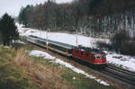 SBB: NPZ Ersatz mit einer Re 4/4 II während den NPZ-Revisionen sowie dem Umbau zu Dominos. Zwischen Niederbipp und Wangen an der Aare im Dezember 2005.
Foto: Walter Ruetsch  