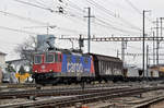 Re 421 375-7 durchfährt den Bahnhof Pratteln. Die Aufnahme stammt vom 07.02.2017.