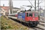 421 394-8 wartet in Lindau Hbf auf eine Rückleistung in die Schweiz.