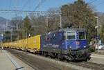 Die Re 421 371-6 mit einem Postzug bei Solothurn-West am 10. Februar 2022.
Foto: Walter Ruetsch