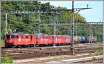 436 115-0 und drei weitere Loks führen einen Walther Zug durch den Rangierbahnhof Muttenz.