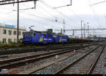 WRS - Loks 430 111 und 430 112 vor Güterwagen bei der durchfahrt in Prattelen am 25.09.2020