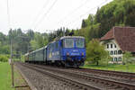 Widmer Rail Services AG (WRS).
Jugendzug bestehend aus der Re 430 115, ehemals Crossrail/SMB, EW lV, ehemals SBB/BLS und dem Mitropa-Speisewagen als Gemeinschaftsraum.
Bei Wynigen bei Regen am 16. Mai 2021.
Foto: Walter Ruetsch 