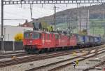 Dreifachtraktion Crossrail Re 436 114-3  Natalie , 436 111-9  Sara  und 436 115-0  Ivon  durchfahren den Bahnhof Sissach. Die Aufnahme stammt vom 23.10.2015.