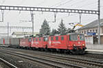 Dreifachtraktion, mit den Lok 430 111-5  Sara , 430 115-6  Ivon  und 430 114-9  Natalie , durchfahren bei trübem Wetter den Bahnhof Rothrist.