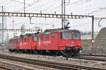 Dreifachtraktion, mit den Crossrali Loks 430 114-3  Natalie , 430 115-4  Ivon  und 430 112-3  Zita , durchfahren den Bahnhof Pratteln. Die Aufnahme stammt vom 07.02.2017.