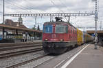Re 430 358-2 durchfährt den Bahnhof Rupperswil.