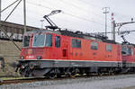Re 430 360-8 (11360) wartet beim Güterbahnhof Muttenz auf den nächsten Einsatz.