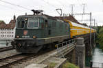 SBB: Langer Briefpostzug Härkingen-Genève mit der Re 430 364-0 beim Passieren der Aarebrücke Solothurn am 7.