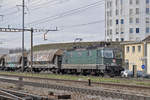 Re 430 364-0 durchfährt den Bahnhof Pratteln.