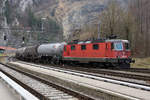 SBB: Einfahrt der Re 4/4 III 430 369-9 in Reuchenette Péry mit einem Güterzug ab RBL am 19. Februar 2018.
Foto: Walter Ruetsch