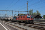 Doppeltraktion, mit der Re 430 359-0 an der Spitze, durchfährt den Bahnhof Rupperswil.