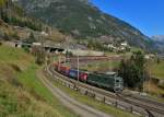 Re 430 364 + Re 620 074 mit dem Winner-KLV am 05.11.2015 bei Wassen.