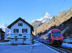 Die Bahn im Kanton Glarus: In Rüti (Glarus) ist es zwar schon nach 9 Uhr, aber noch herrscht eisige Kälte.