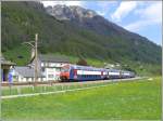 450 077-3 in Leuggelbach. Der Radweg von Linthal nach Ziegelbrcke (ca 30km) fhrt meistens entlang der Bahn und der Linth und ist auch fr weniger sportliche problemlos zu bewltigen, weils meistens leicht abwrts geht. (04.05.2008)