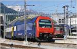 Der R7832 wir heute mit 450 088-0 der Zrcher S-Bahn gefhrt, hier bei der Abfahrt in Chur. (01.06.2009)