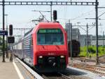 SBB - RE nach Zrich mit der Lok 450 035-1 bei der Durchfahrt im Bahnhof Mgenwil am 23.05.2011