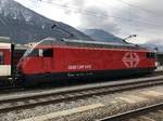 Die Re 460 035 nach der reparatur von der Kollision in Chur und wieder in Rot, am 18.3.17 in Brig.