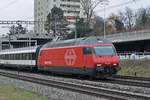 Re 460 059-9 fährt Richtung Bahnhof Muttenz.