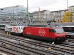 SBB - Lok 460 038-3 zusammen mit der Werbelok 460 075-5 abgestellt im Bahnhofsareal in Bern am 06.01.2018