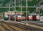 BLS/SBB: Verschiedene Lokomotivtypen der SBB vereint vor dem BLS-Lokdepot in Brig am 20. Mai 2006.
Foto: Walter Ruetsch
