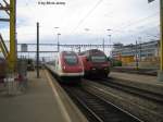 Paralleleinfahrt zwischen ICN RABDe 500 028-6 und Re 460 095-3 ''Bachtel'' in Zürich HB am 26.5.07