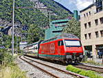 Nachschuß auf einen Re 460 am 25. Juni 2018 am Bahnhof Interlaken West als RE 4072 nach Interlaken Ost.