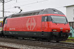 Re 460 030-0 durchfährt den Bahnhof Rheinfelden. Die Aufnahme stammt vom 16.04.2019.