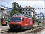 Re 460 047-4 bernimmt einen IR nach Zrich HB in Locarno. (03.06.2008)