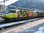 Re 460 053 mit IR 782 im Bahnhof Chur, 04.12.2010.