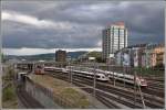 Re 460, Flirts und ICN mit dem Zentralsstellwerk in Basel SBB. (05.09.2015)