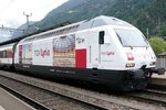 Re 460 086 mit TGV Lyria Werbung, im Bhf Erstfeld am 29.5.2016.