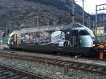 Re 460 029 mit Werbung für SBB Zugpersonal am 24.12.2015 beim abkuppeln in Brig.