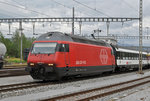 Re 460 047-4 verlässt den Bahnhof Zofingen.