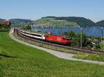 Die Re 460 011 mit einem ICN Ersatzzug am 26.05.2017 unterwegs bei Immensee.