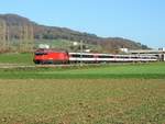 Sissach - 31.10.2017 : Re 460 046 mit dem IR 2270 Zürich - Basel.