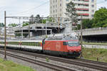 Re 460 023-5 fährt Richtung Bahnhof Muttenz. Die Aufnahme stammt vom 21.05.2018.