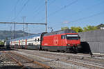 Re 460 024-3 durchfährt den Bahnhof Gelterkinden.