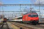 Re 460 097-9 durchfährt den Bahnhof Muttenz. Die Aufnahme stammt vom 08.11.2018.