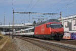 Re 460 015-1 fährt Richtung Bahnhof Muttenz. Die Aufnahme stammt vom 19.02.2019.