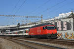 Re 460 013-6 fährt Richtung Bahnhof Muttenz. Die Aufnahme stammt vom 21.02.2019.