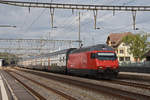 Re 460 045-8 durchfährt den Bahnhof Rupperswil.