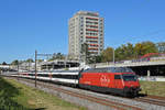 Re 460 100-1 fährt Richtung Bahnhof Muttenz. Die Aufnahme stammt vom 16.10.2019.