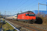 Re 460 055-7 fährt Richtung Bahnhof Itingen.