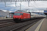 Re 460 028-4 durchfährt den Bahnhof Rothrist.