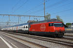 Re 460 078-9 durchfährt den Bahnhof Rupperswil.