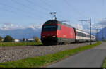 SBB- IC unterwegs bei Uttigen in Richtung Bern an der Spitze die 460 050-8 am 24.10.2020