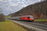 Re 460 067-2 fährt Richtung Bahnhof Tecknau.