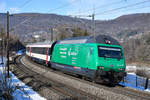 Re 460 007-8 ist mit dem  Flugzug  unterwegs in Richtung Brugg, aufgenommen in Hornussen AG am Nachmittag des 14.02.2021.